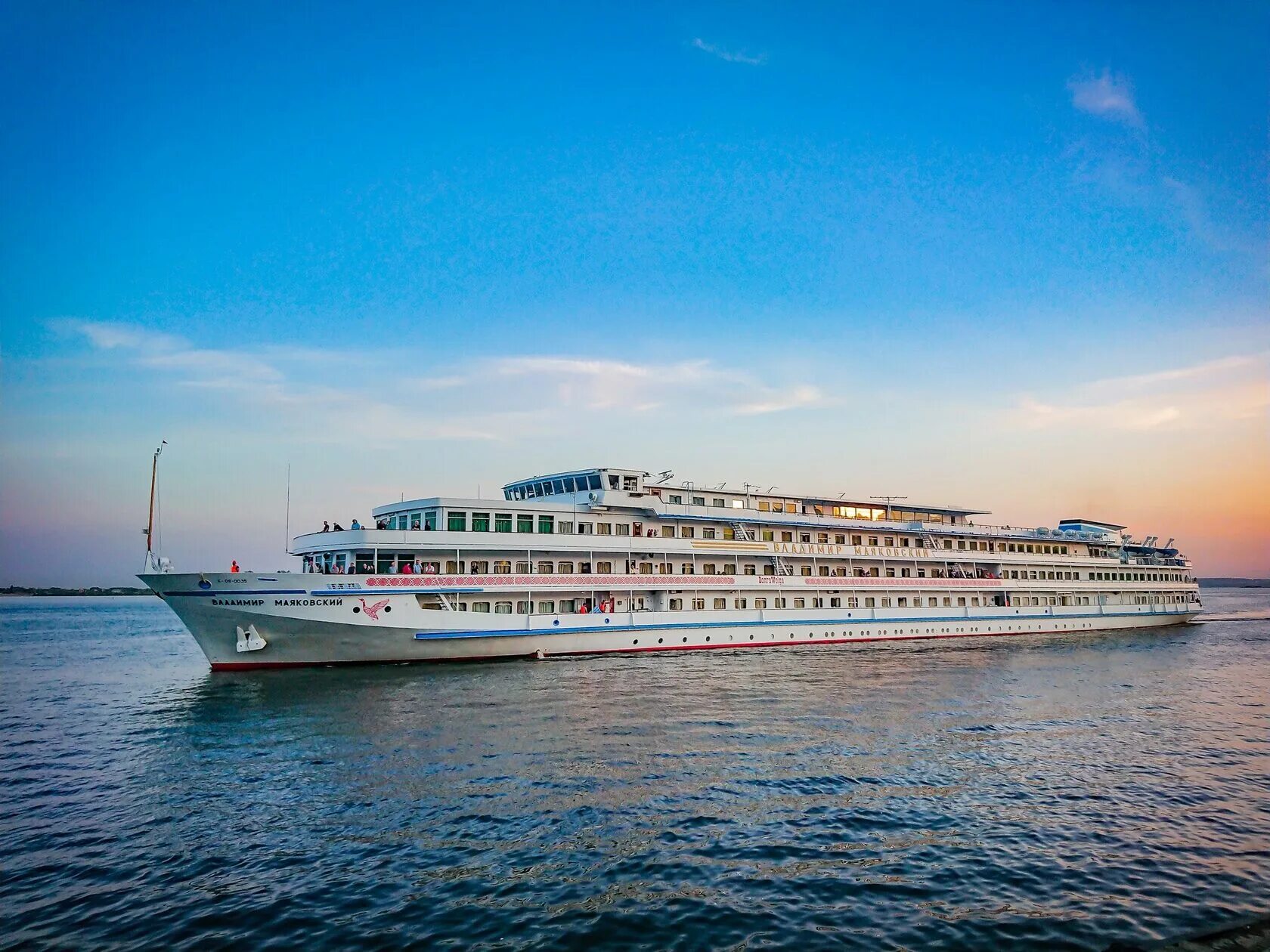 Морские круизы 2020 год. Кругосветный круиз. Круиз после. Лайнер норвей круизный. Круиз msc cruises.