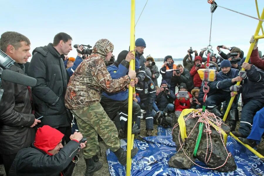 челябинский метеорит место падения 2013. место падения челябинского метеорита на карте. где упал челябинский метеорит. метеорит чебаркуль 2013. челябинский метеорит упал в озеро чебаркуль.