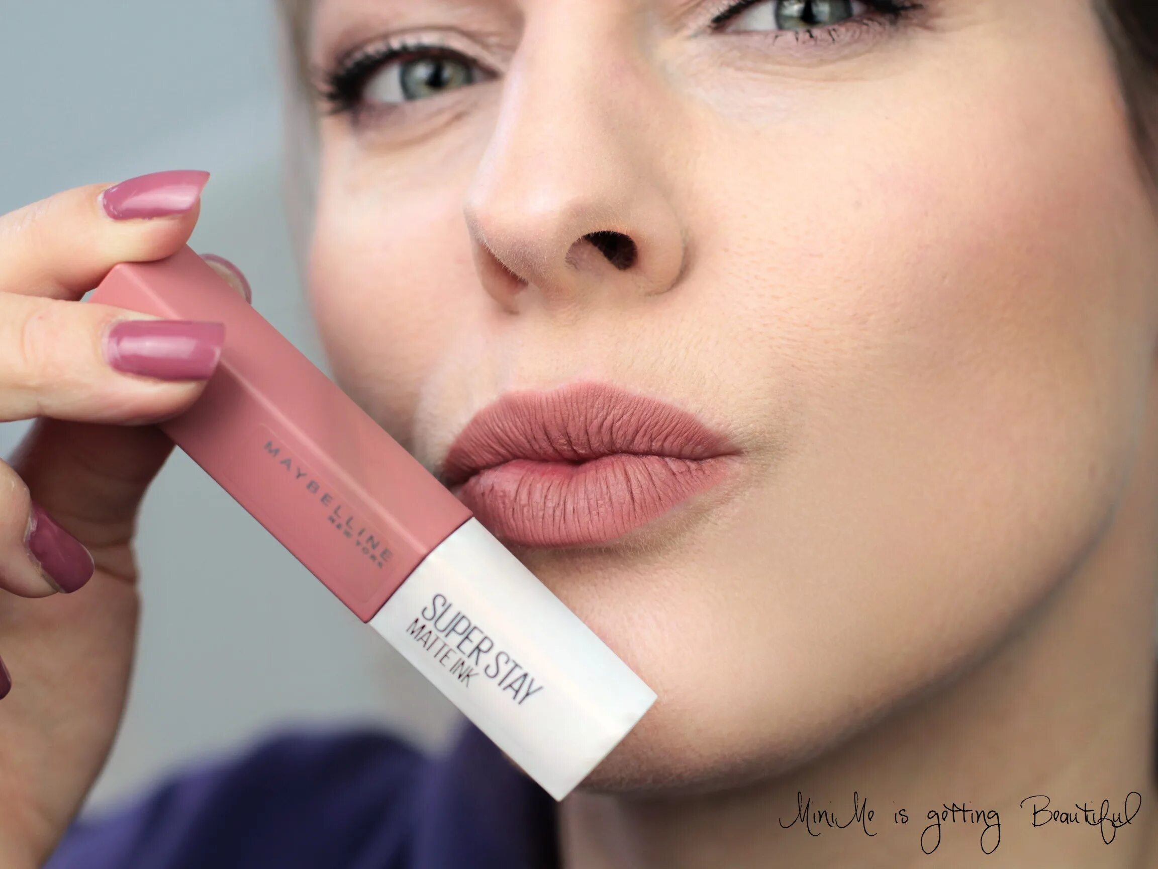 Помады maybelline new york оттенки. Maybelline SUPERSTAY Matte Ink 65 seductress. Помада Maybelline SUPERSTAY Matte 65. Мейбелин помада SUPERSTAY. Матовая помада мейбелин SUPERSTAY 65.