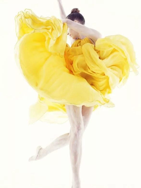 Красивые девушки танцовщицы. Желтый костюм для танцев. Yellow dance. Танцор в желтом. Yellow dance.