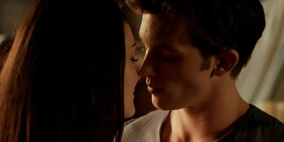 Таймлесс 2 поцелуй. Янис нивёнер таймлесс. Таймлесс 2 сапфировая. Гвен и гидеон таймлесс 2 сапфировая книга. Таймлесс гвендолин.