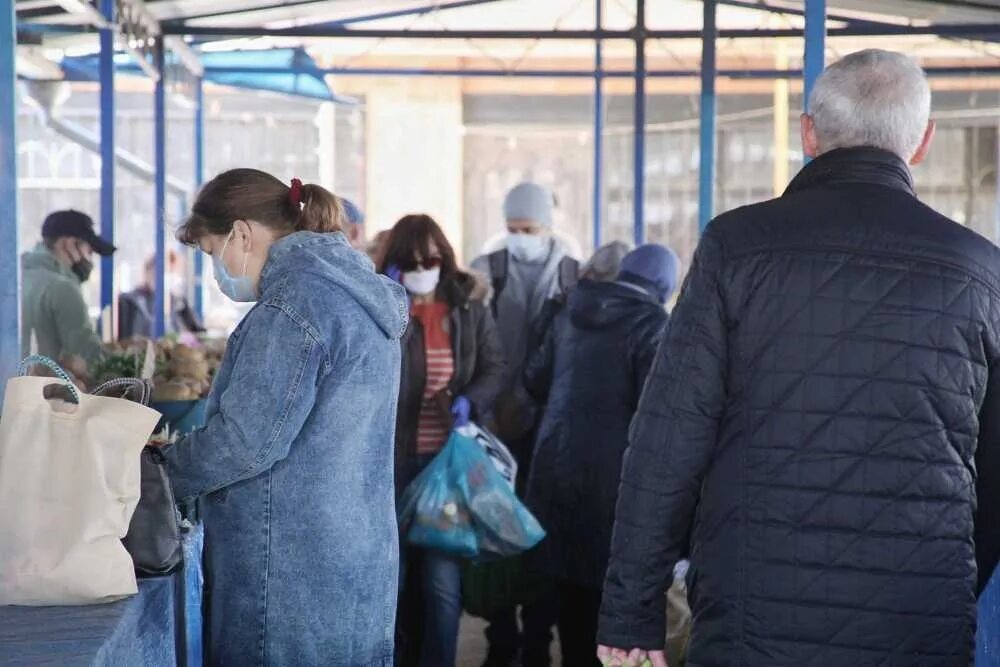 Вишневский рынок в краснодаре. Восточный рынок краснодар. Майский рынок. Продуктовый рынок в краснодаре. Сенной рынок краснодар.