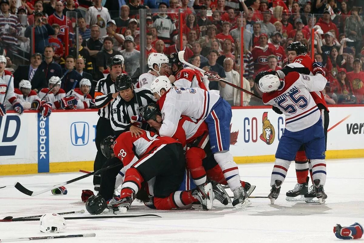 Почему в хоккее драки. НХЛ Монреаль - Оттава. Монреаль Канадиенс драка. Монреаль Канадиенс ТАФ ГАИ. Драка хоккеистов.