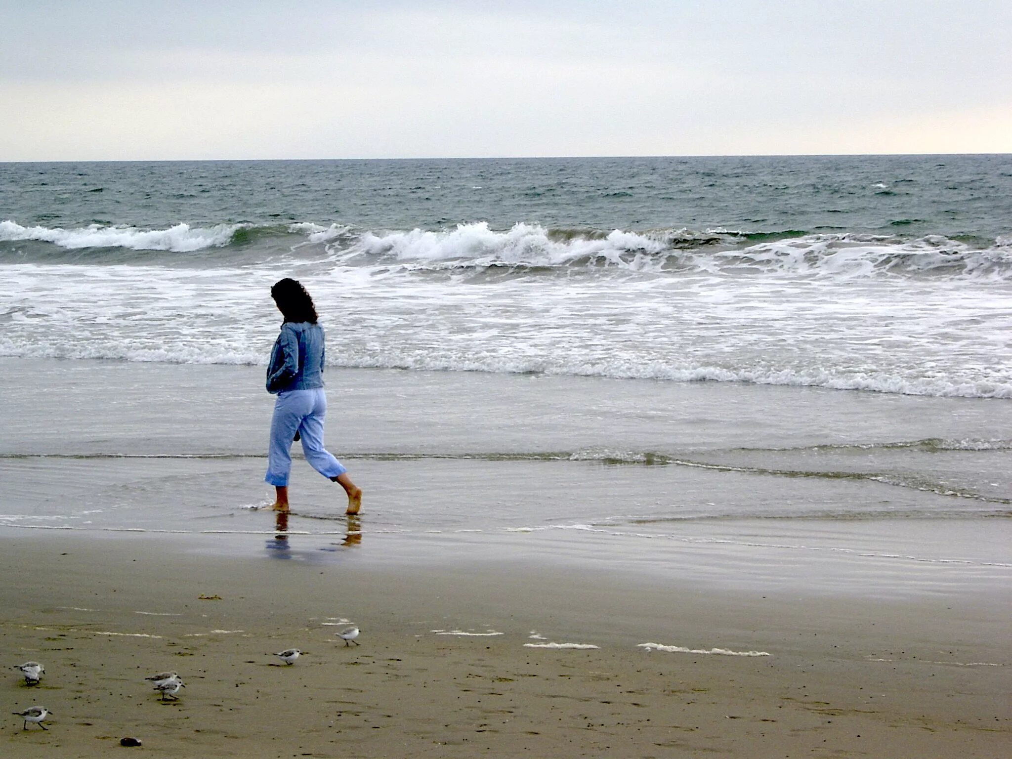 Грустью море не вычерпаешь. Море одиночество. Люди на море. Одиночество на пляже. Это одиночество.