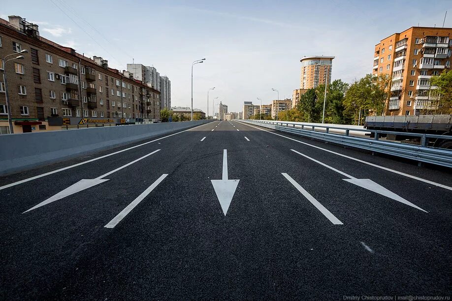 Перекресток дорог т. Перекресток дорога. Городской перекресток. Городская дорога. Дорога город перекресток.