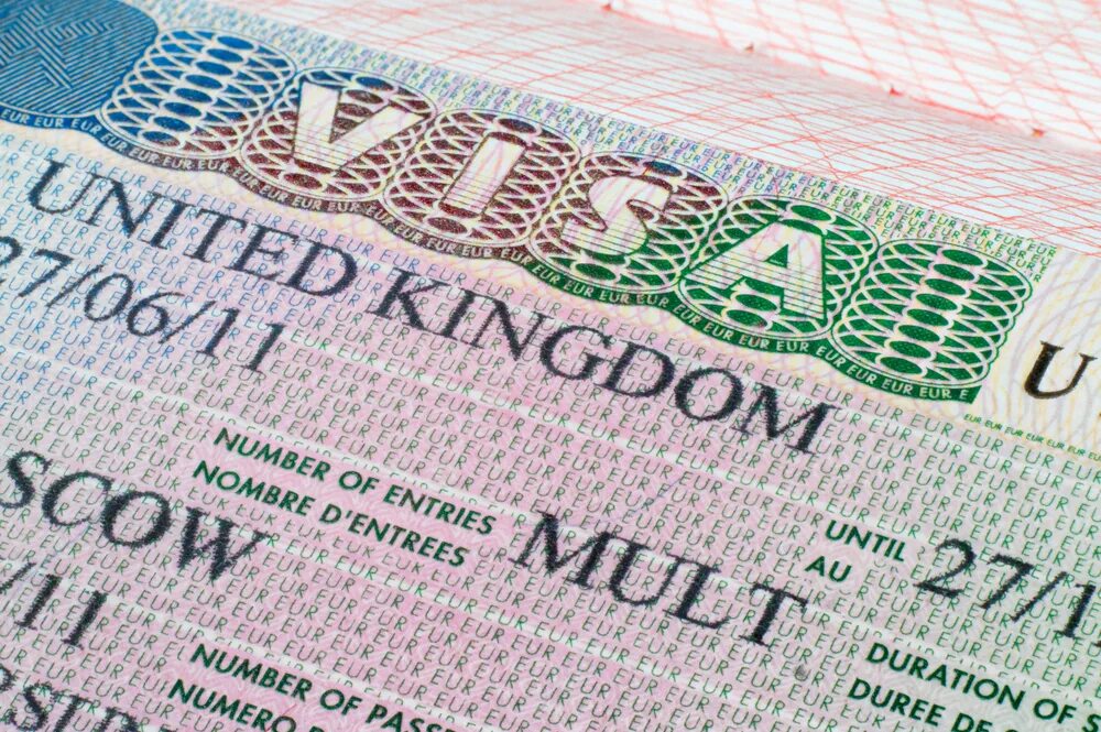 Виза великобритания. Visa v британия. Виза в англию. Туристическая виза в великобританию. Как выглядит виза в великобританию.