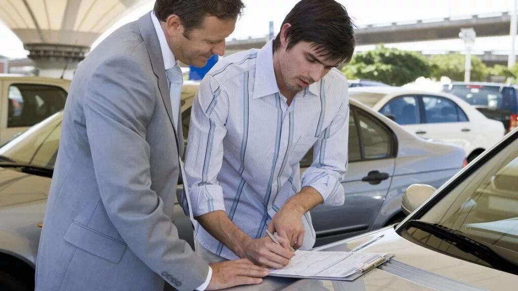 Выбор автомобиля. Выкуп автосалоном. Выбор автомобиля. Выкуп автомобиля дилером. Продавец авто.