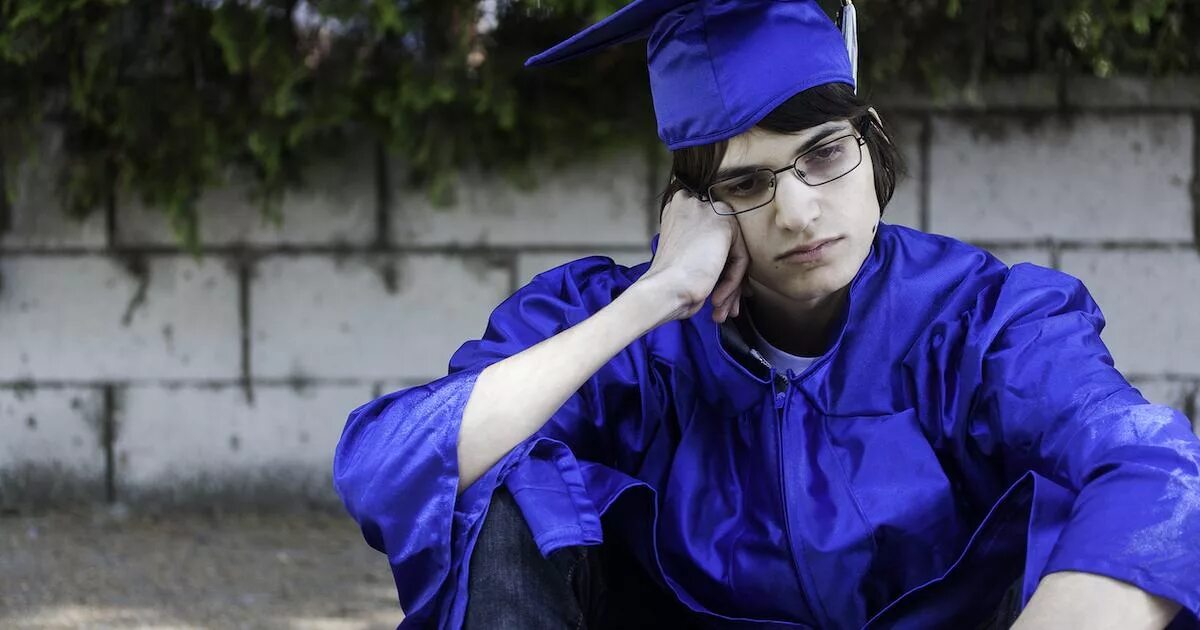 Student 87. Грустный выпускник. Взрослые студенты. Sad student. Graduation of Sad students.