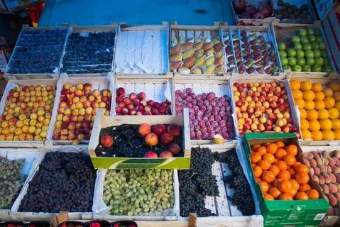 В магазин завезли фрукты 90 кг