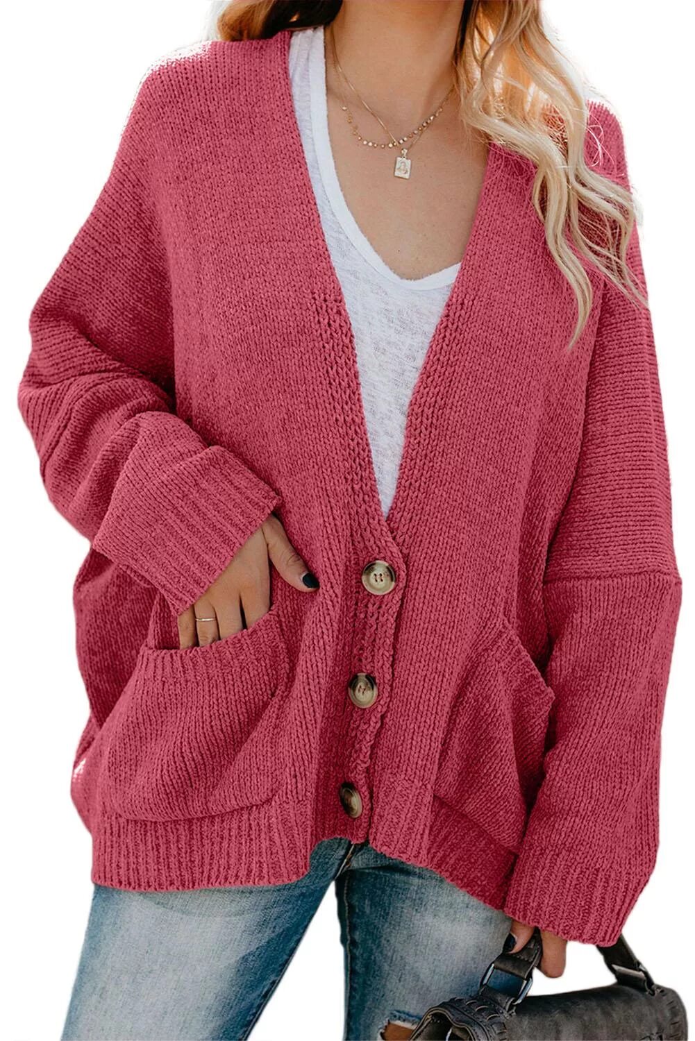 Короткий кардиган с пуговицами. Фиолетовый кардиган на пуговицах. Вязаная укороченная кофта на пуговицах. Джемпер на пуговицах женский. Свитер оверсайз на пуговицах.