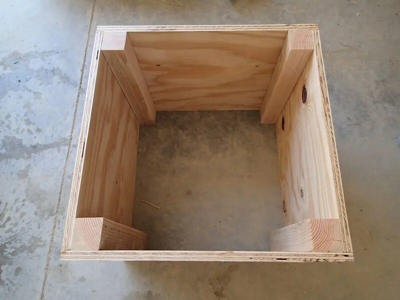 Пуфик своими руками из дерева фото чертежи Storage Space in a Solsta Pallbo Footstool Storage spaces, Funky painted furnitu