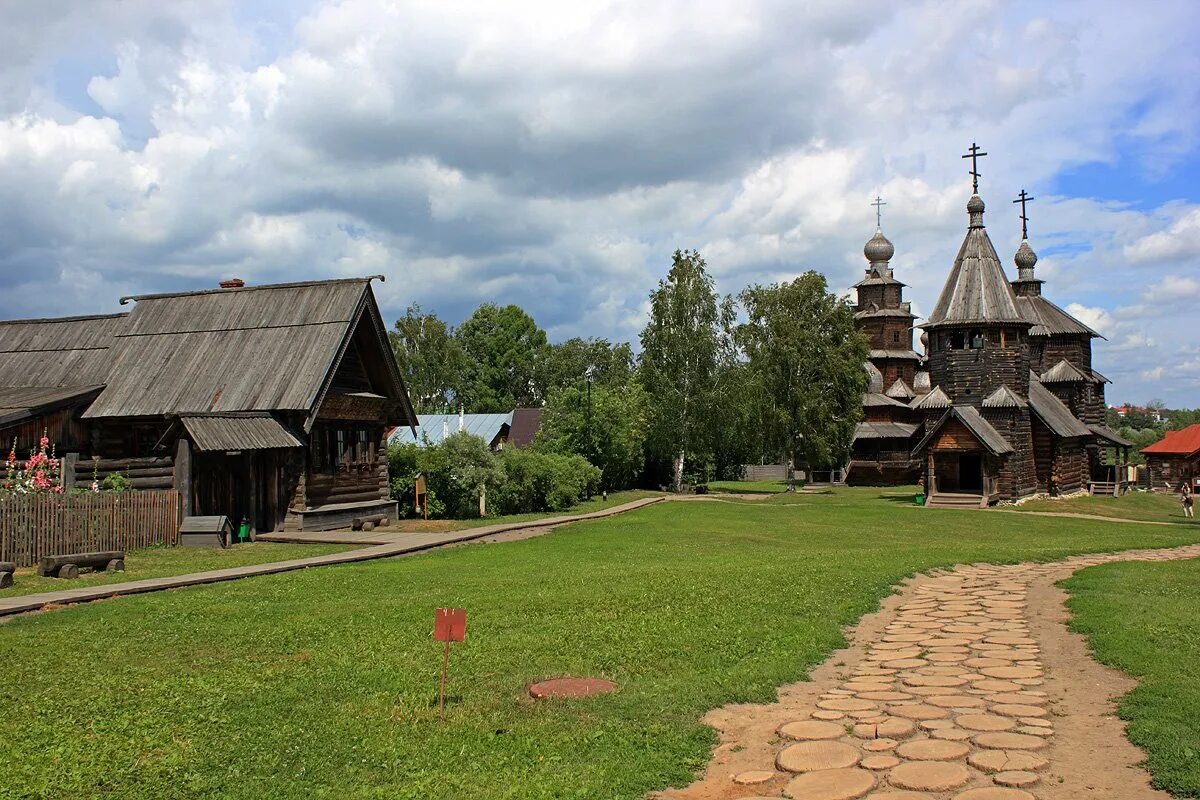 В каком городе музей зодчества. Музей зодчества Суздаль. Город Суздаль музей деревянного зодчества. Суздаль узей деревянного щодчества. Музей деревянного зодчества в Суздале Церковь.