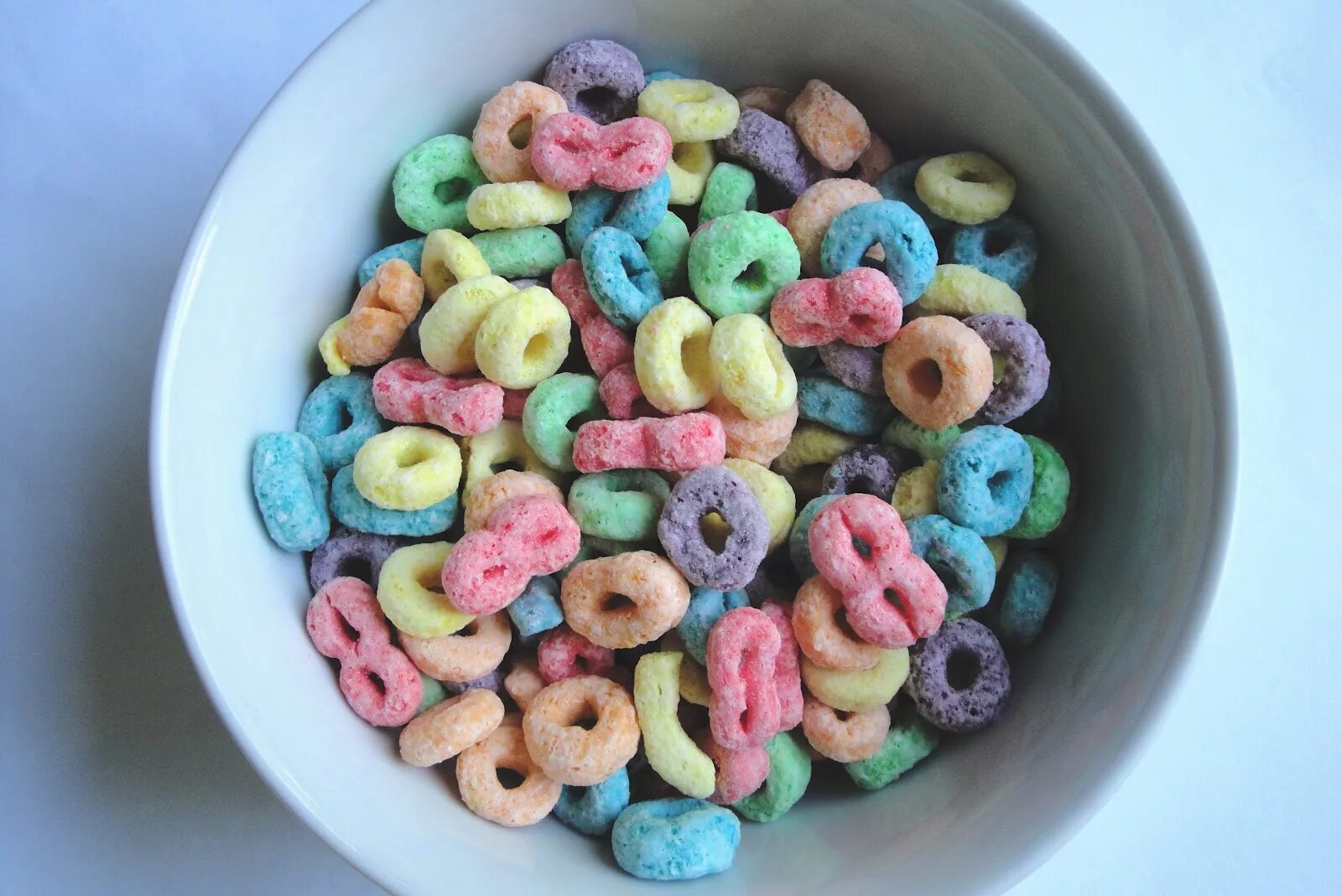 Froot loops. Froot loops Cereal. Froot loops (цветные хлопья-Колечки). Хлопья Froot loops. Разноцветный сухой завтрак.