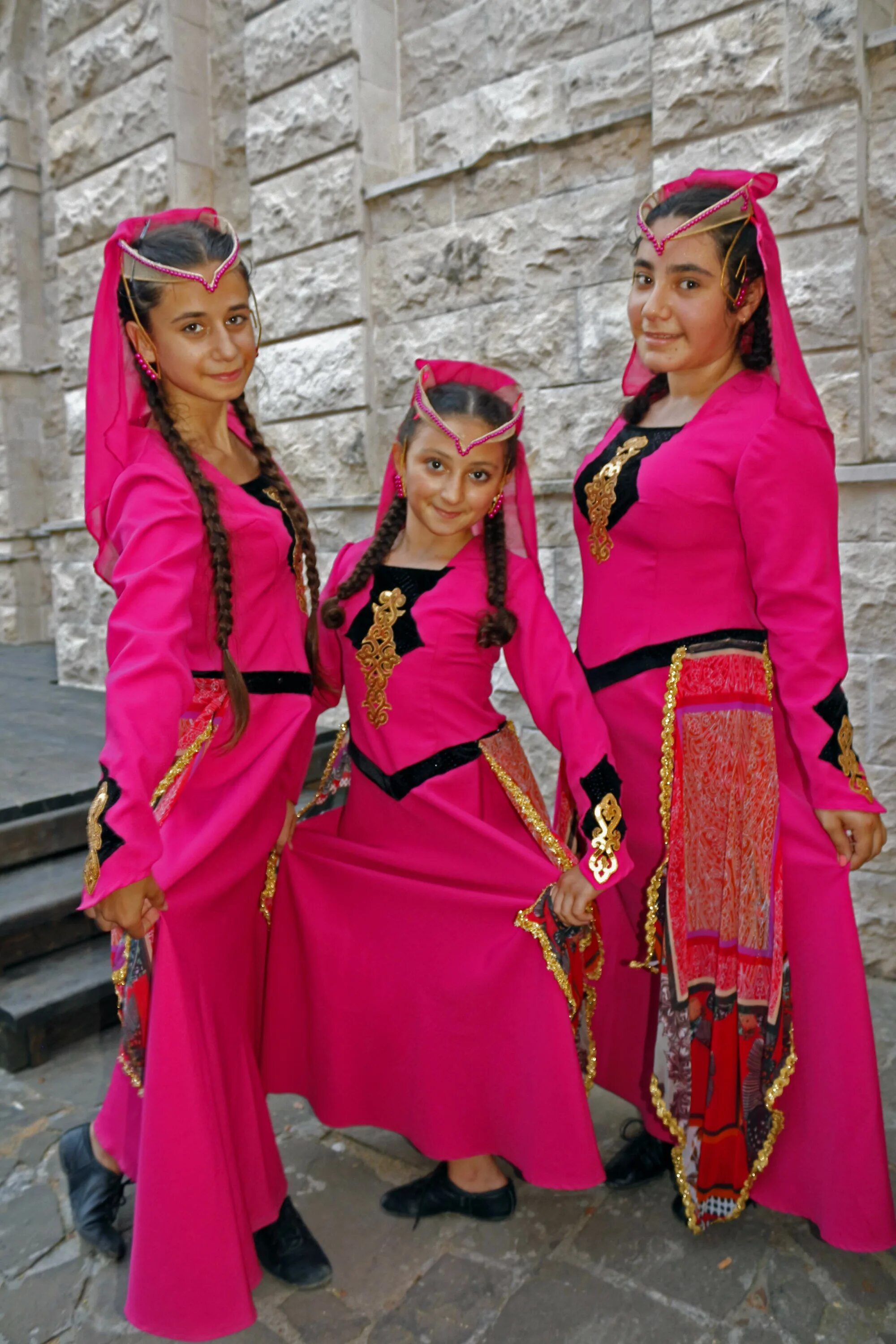 рахман асадоллахи. армянские танцы. культура грузии. армянская зажигательная. караимский костюм.