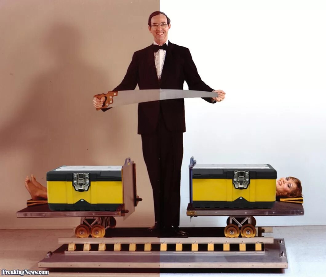 Секрет фокуса с распиливанием женщины в ящике. Ящик фокусника для распиливания. Распилили человека. Фокусник распиливает человека. Секрет фокуса с распиливанием.