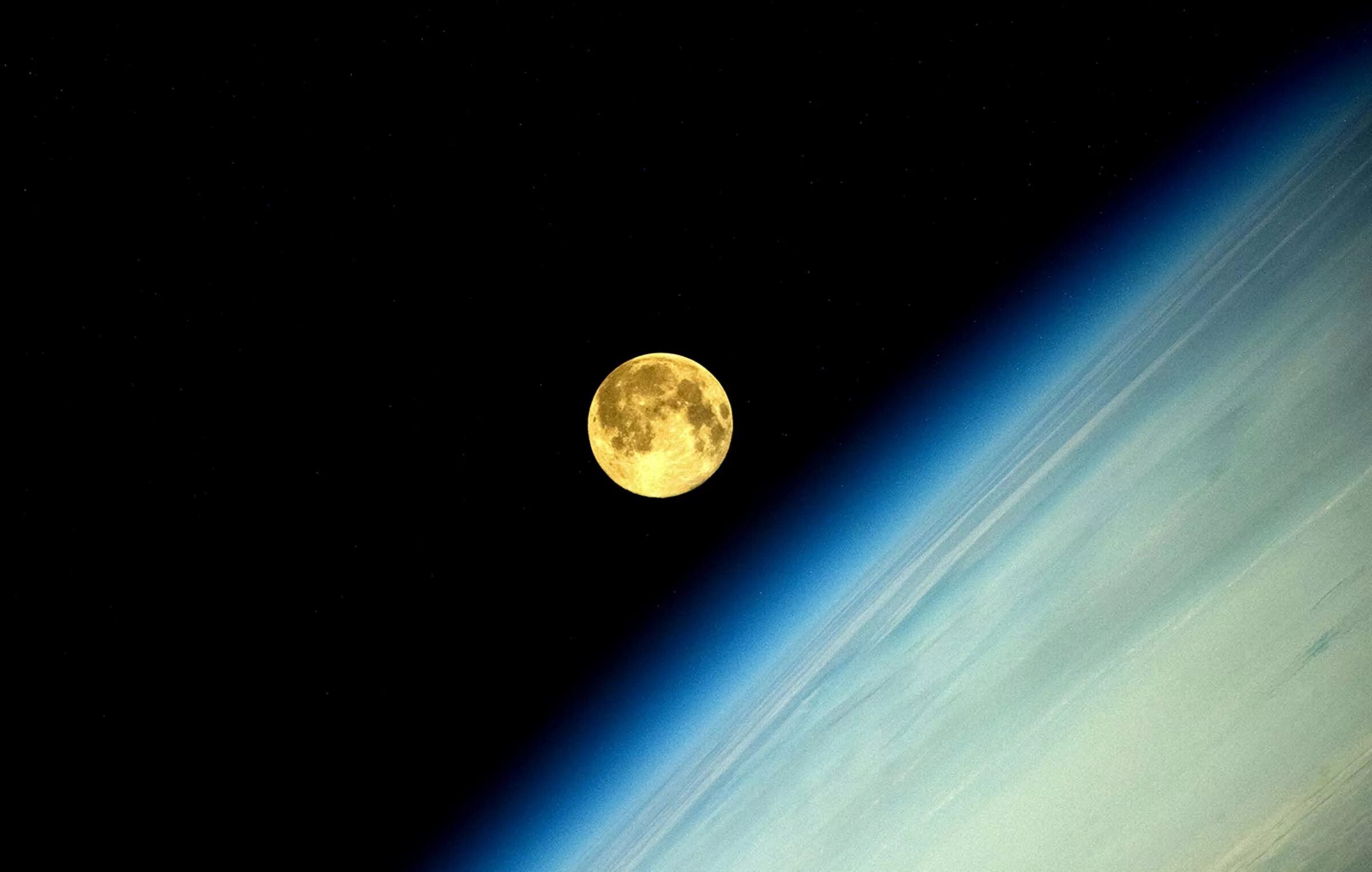 Луна в космосе. Фото Луны. Луна и земля. Луна вид из космоса.