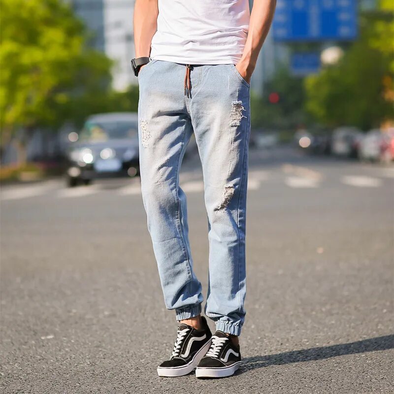 Купить летние джинсы мужские тонкие. Джинсы мужские модные. Джинсовые брюки мужские. Тонкие джинсы мужские. Просторные джинсы мужские.
