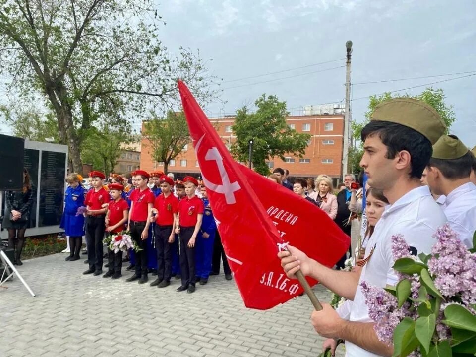 Выступление на 9 мая на митинге. Концерт 9 мая. день победы астрахань. митинг 9 мая фото. день победы астрахань 1945.
