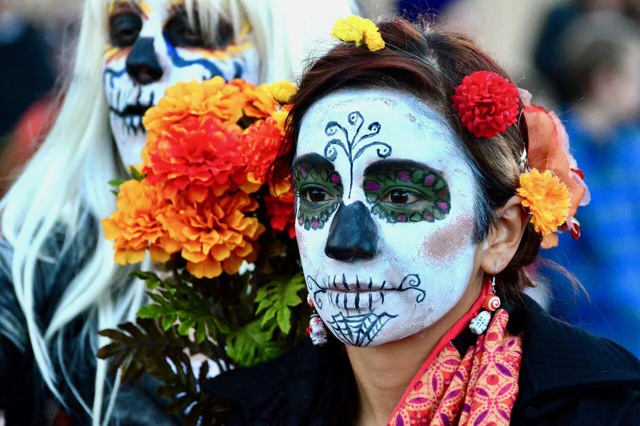 Актуальность дня мертвых. Диа де Лос Муэртос. Dia de los muertos Мексика. Диа де Лос Муэртос — день мертвых в Мексике. Мексиканский карнавал день мертвых.