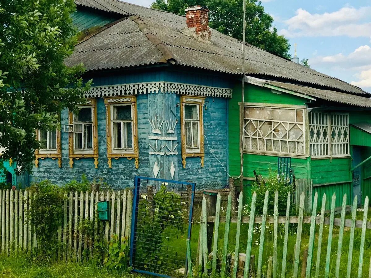 Советский дом в деревне. Деревня Раменье Дмитровский район. Село Раменье Шаховского района. Деревня Раменье Вологодская область.