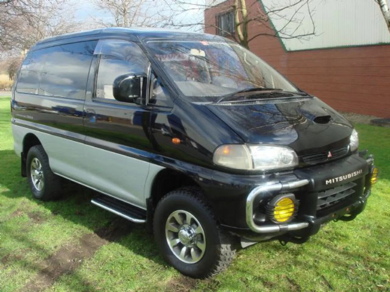 Mmc delica. Мицубиси Делика. Мицубиси Делика 1995. Мицубиси Delica с левым рулем. Delica 1996 левый руль.