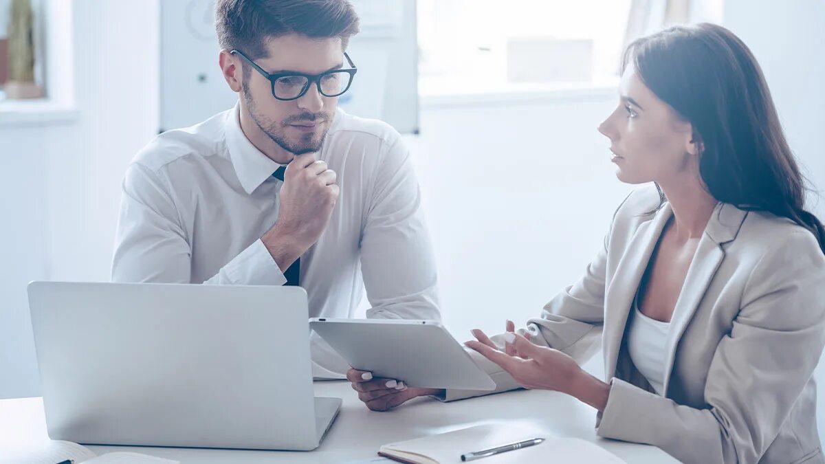 Плохой коллектив на работе фото. Плохой коллектив на работе фото. Специалист по цифровому маркетингу. Жесткие переговоры. Налоговый консультант фото.