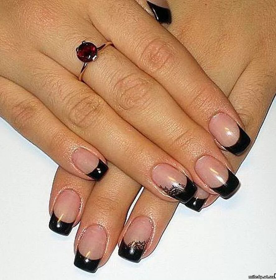 Покажи черный френч. Покажи черный френч. Маникюр френч черно-белый. Черный выкладной френч квадрат. Черный френч.