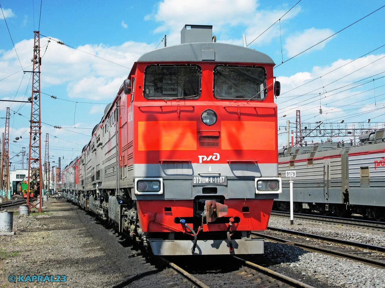 Жд уссурийск телефон. Локомотивное депо Уссурийск. 3тэ10мк1215. Тепловоз 3тэ10мк. Эксплуатационное локомотивное депо Уссурийск.