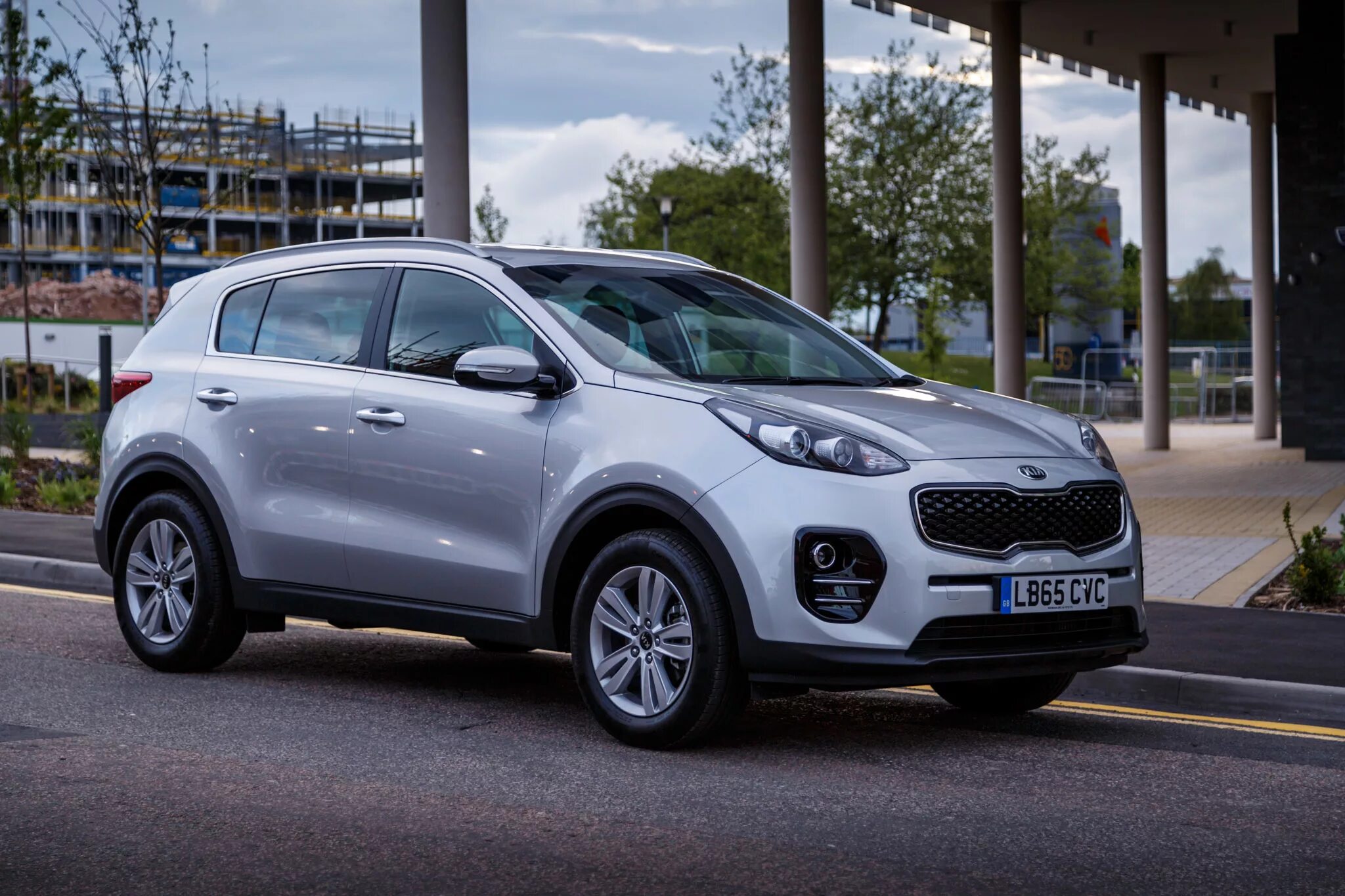 Купить б/у Kia Sportage IV 2.0 AT (150 л.с.) бензин автомат в Москве: коричневый