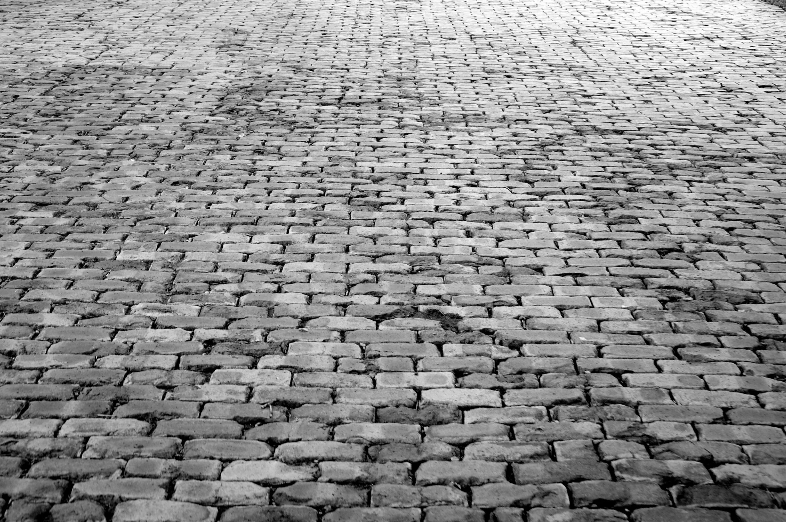 Брусчатая мостовая германия. Брусчатка булыжная. Булыжная мостовая петербурга. Пешеходная улица в нижнем новгороде булыжная мостовая в 1820. Прага мощение площадь.