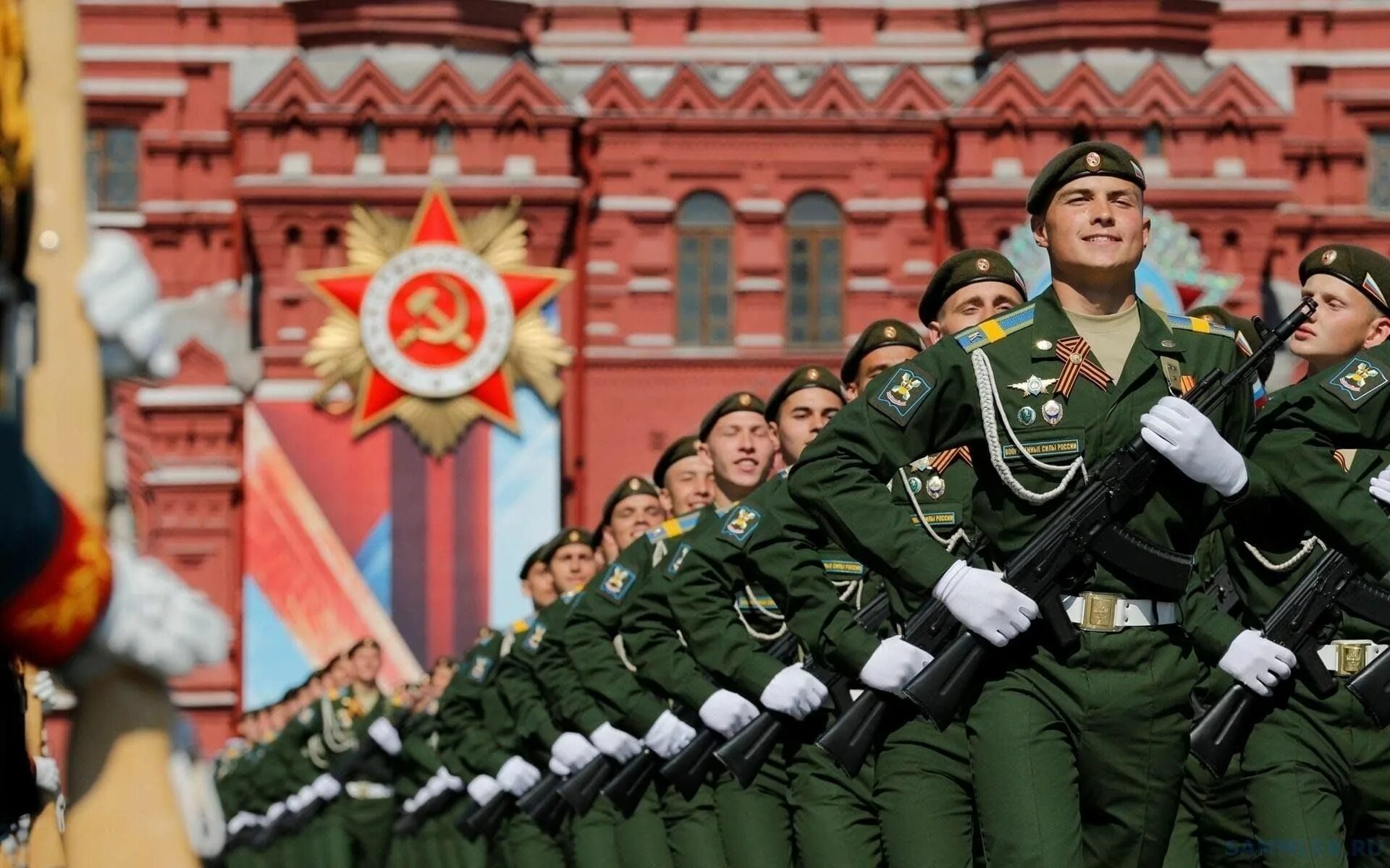 Равнение на старших