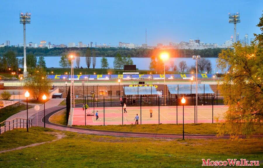 стадион строгино москва. строгино район москвы. стадион янтарь. стадион фк строгино. улица маршала катукова 26 стадион янтарь.