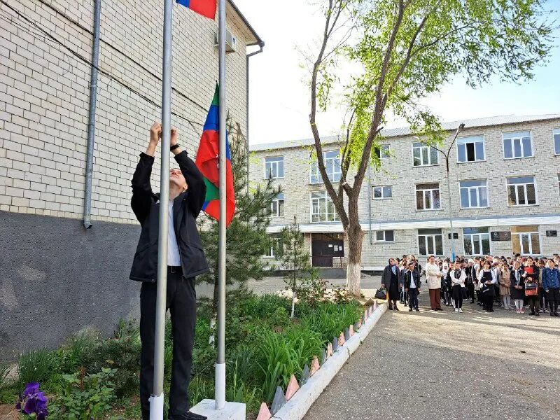 Школа 1 г избербаш. Сош 1 избербаш учителя. 1 школа избербаш. 1 школа избербаш. Школа номер 8 избербаш.