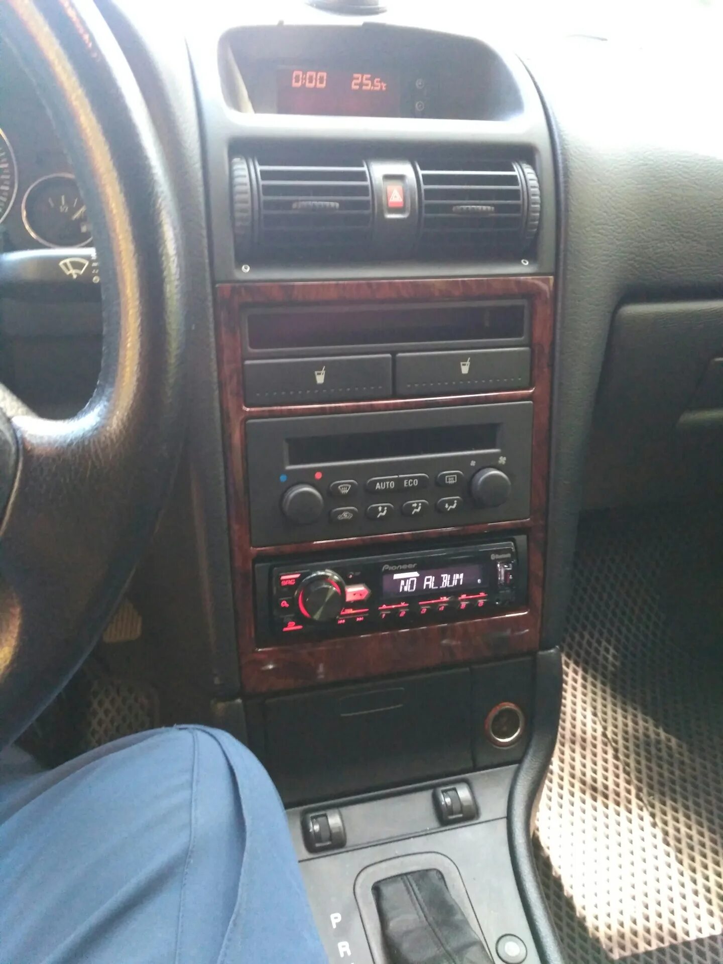 1с astra. Подстаканники в opel astra с 1 din.