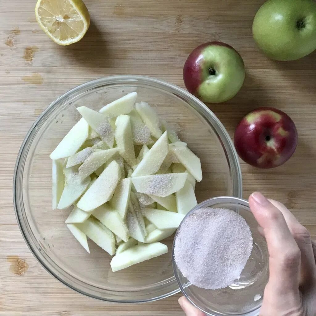 Яблочные кожурки. Экстракт кожуры яблок. Из яблочной кожуры. Чай из кожуры яблок. Цедра яблоко