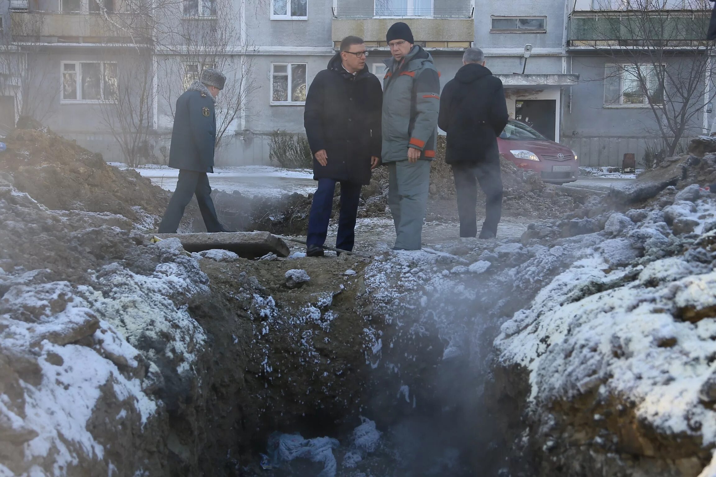 Погода чебаркуль. Чебаркуль авария на теплотрассе. Коммунальную аварию на теплотрассе в военном Городке. Чебаркуль мерзнет. Чебаркуль сейчас.