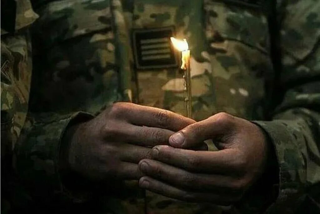 Спокойно брат. Солдат молится. Русский солдат молится. Молится на войне. Армянский солдат молится.