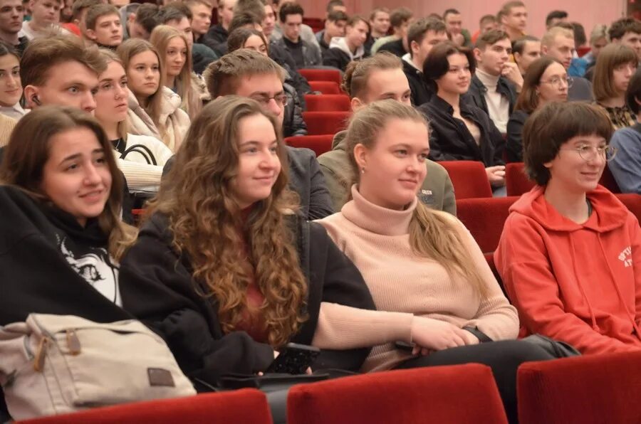 Гомельский транспортный коммуникаций колледж. 152 лицей гомель. Дорожная полиция. Лицей железнодорожный. Аллея героев.