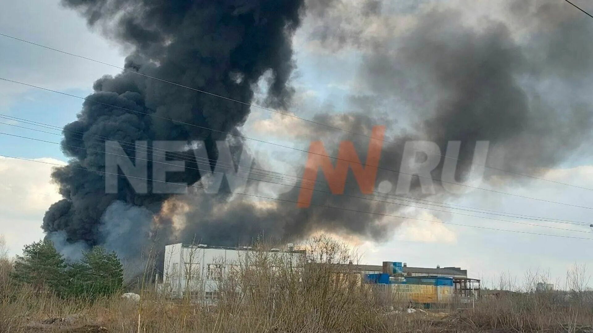 Пожар в промзоне Дзержинска. Пожар в 2010 году в Нижегородской области. Сгорел завод в Дзержинске. Пожар в Дзержинске Нижегородской области. Последние новости дзержинска нижегородской области сегодня