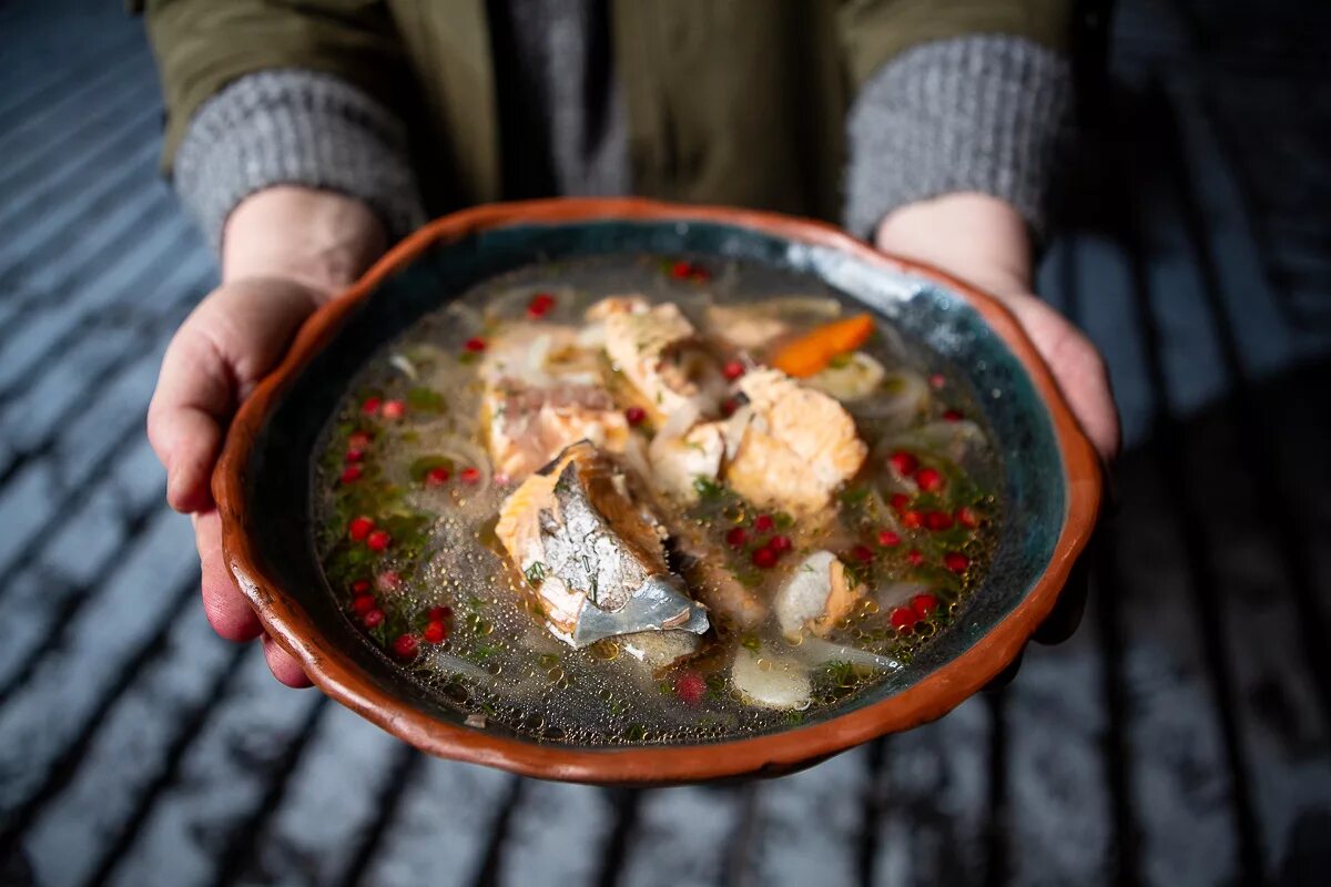 Фото ухи. Мурманск Арктическая кухня уха. Саамская уха. Арктическая кухня Мурманск. Национальная кухня Кольского полуострова.