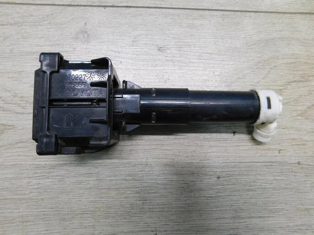 форсунка омывателя фары рав 4. форсунка омывателя фар тойота рав 4 2013 правая. омыватель фар рав 4. форсунка омывателя фары рав 4. форсунка омывателя фар тойота раф4.