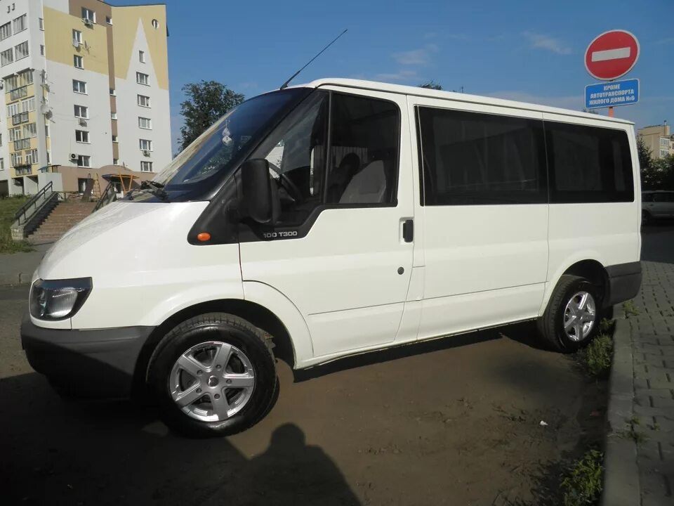 Ford Transit 2006 пассажирский. Ford Transit 2000 пассажирский. Ford Transit 2001 белый. Форд Транзит короткий пассажирский.