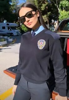 Танго трусикиіндегі жетілген әйелдердің жеке суреті