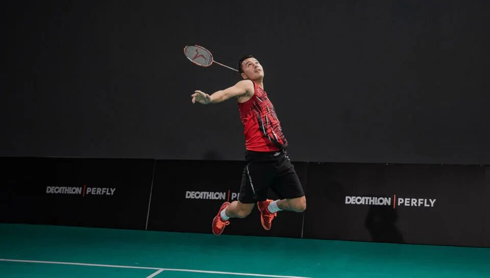 Смэш бэкхенд форхенд нетбол. Бадминтонист смэш. badminton smash. смэш бадминтон траектория валана. игра на пс5 бадминтон.