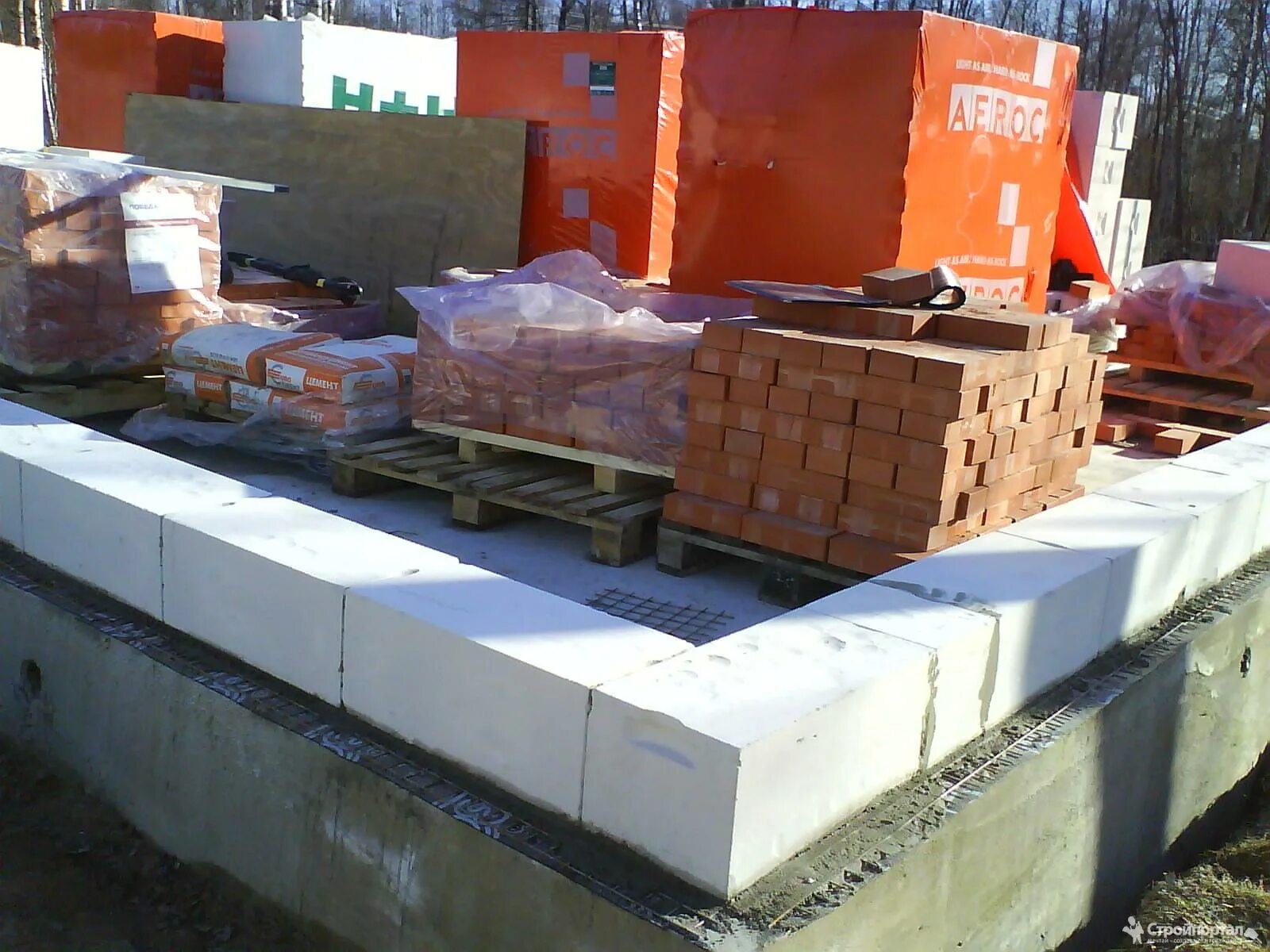 Блоки под кирпич. Кирпич пеноблок. кирпич газоблок. газобетонные блоки кирпичные. кирпич и пеноблок кладка.