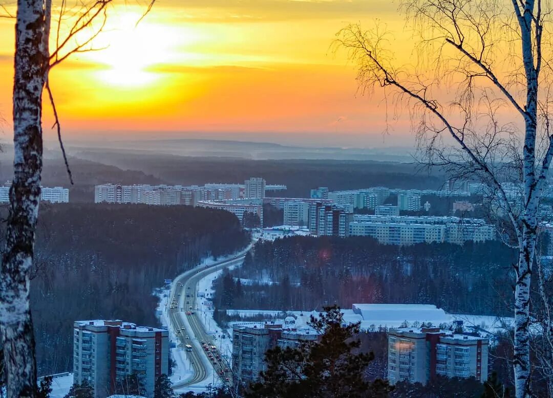 Железногорск красноярский край каналы. Город Железногорск-Илимский. Ночной город Железногорск-Илимский. Ночной Железногорск Илимский. Железногорск Илимский ночью.