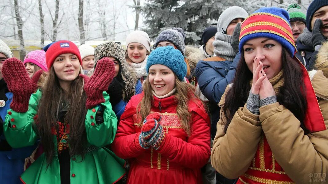 Студенты отмечают день студента. Празднование дня студента. Студенческие гуляния. Татьянин день студента. Татьянин день праздник студентов.