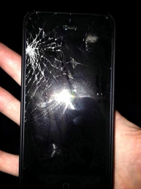 Айфон 14 Промакс разбит экран. Разбитый самсунг м31. Разбитый айфон 5. Iphone 14 Pro Max разбит экран. Обновление сломало телефоны