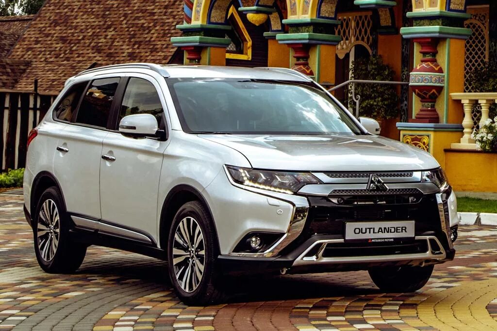 Mitsubishi Outlander 2021. Митсубиси Аутлендер 2020. Mitsubishi Outlander 3 2021. Новый Митсубиси Аутлендер 2020. Мицубиси аутлендер 2020 года