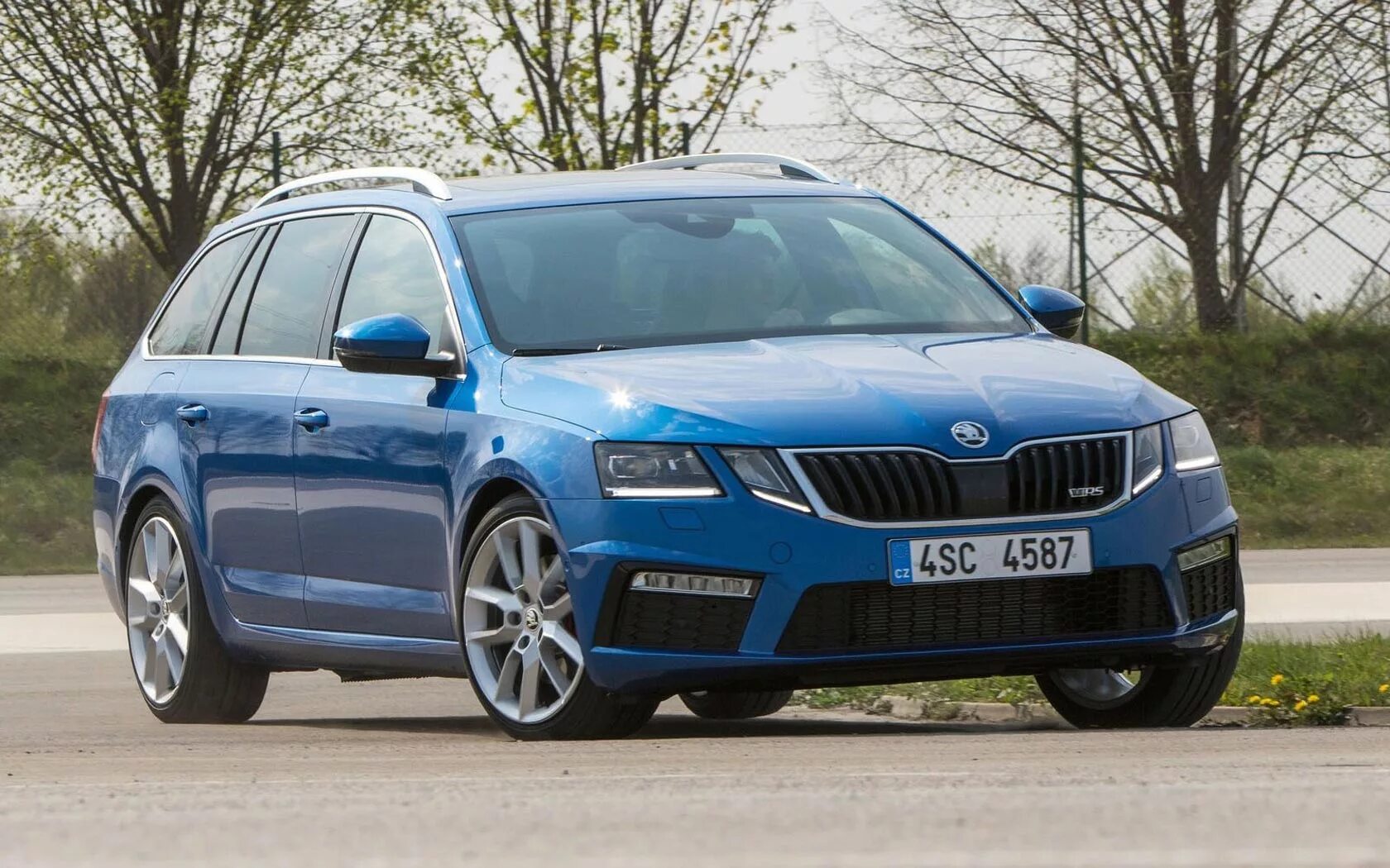 Octavia combi rs. Škoda Octavia RS a7 универсал. Skoda Octavia Combi RS. Škoda Octavia RS a7. Skoda Octavia Combi RS 2018.